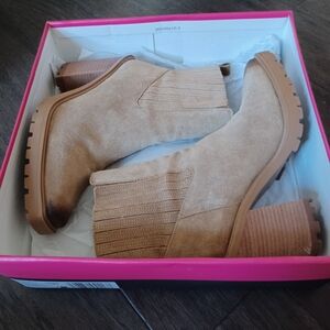 Vince camuto 6.5 boot tan